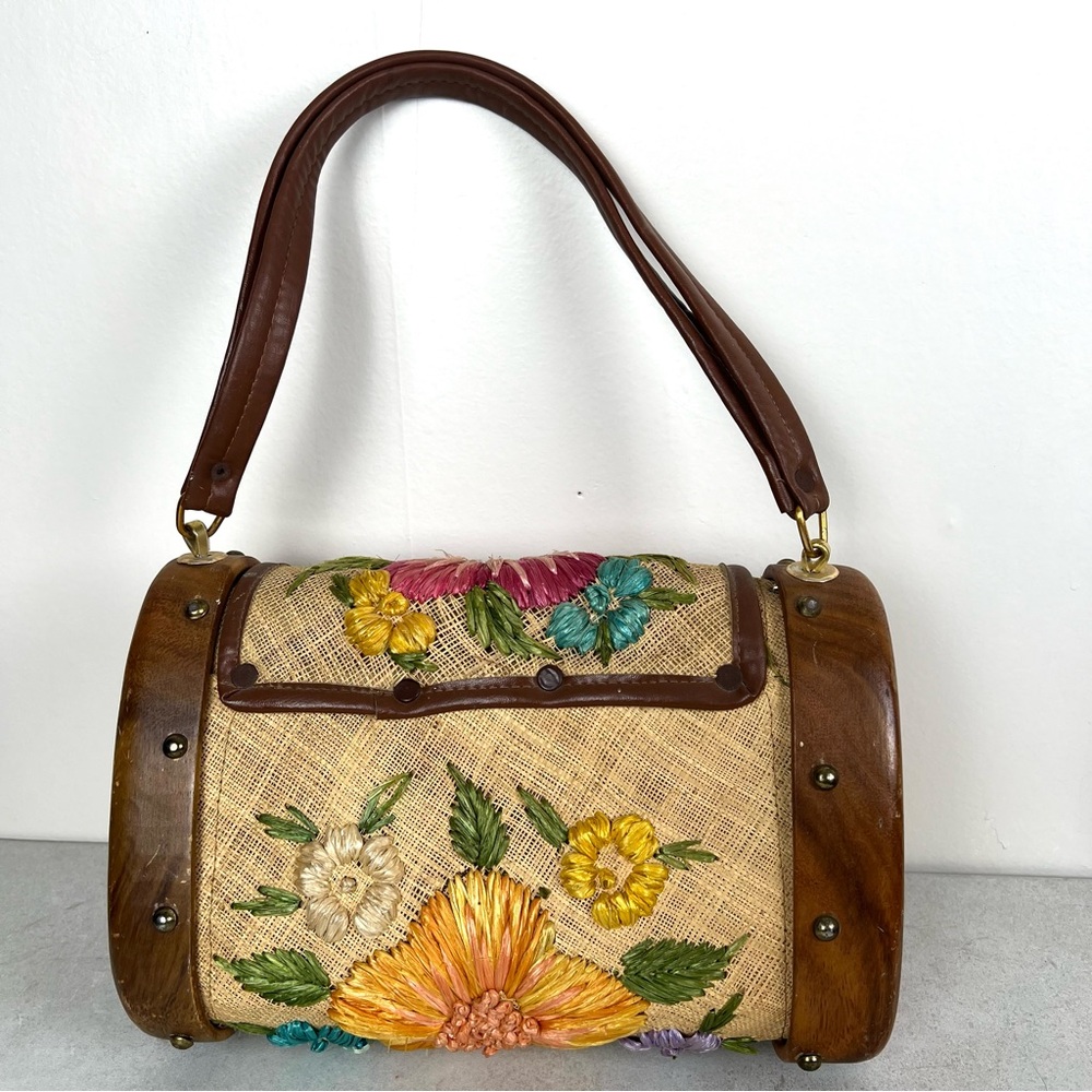 Vintage 60s Raffia Straw and Wood Floral Handbag - Picture 2 of 13